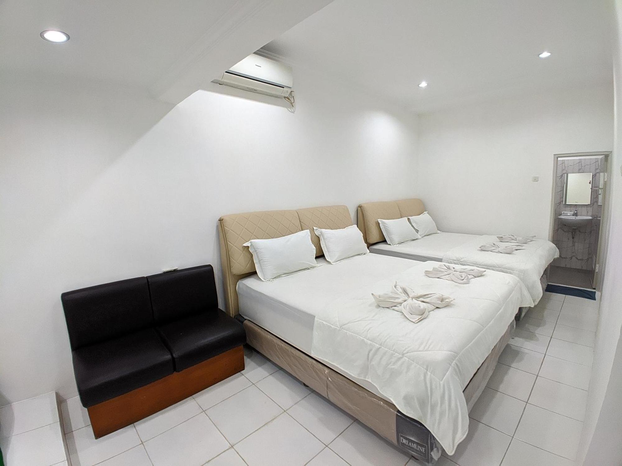 Family Room,1666740898:JPEG