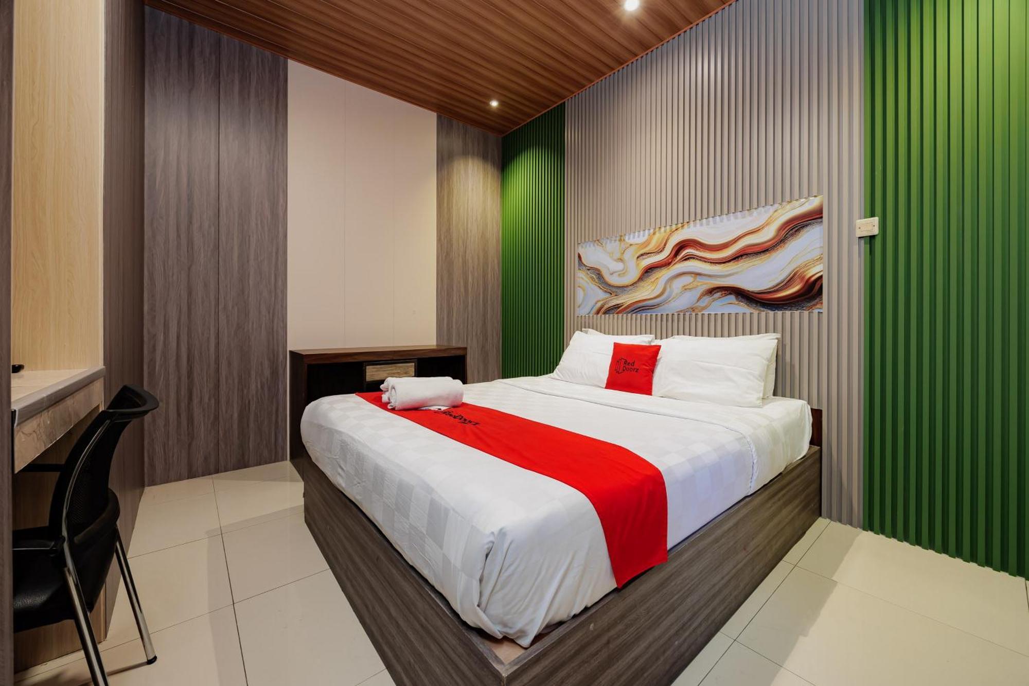 Deluxe Double Room,1743052332:JPEG
