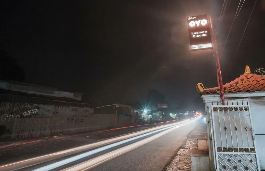 OYO 580 Losmen Cikuda-1