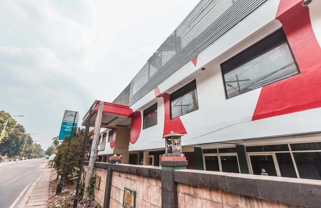 OYO 1383 Taman Cibinong 2-1