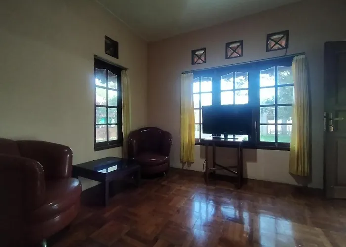 Villa Batu Tua Puncak Mitra Reddoorz Bogor, Indonesia