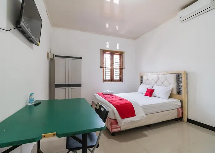 RedDoorz near Terminal Bubulak Bogor