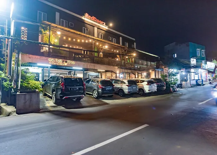 Reddoorz Near Botani Square Mall