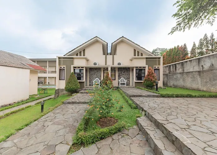 RedDoorz Premium @ Griya Inkoppabri Cisarua Puncak Hotel Bogor, Indonesia