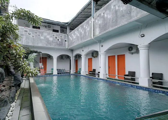 RedDoorz Syariah Near Exit Toll Puncak